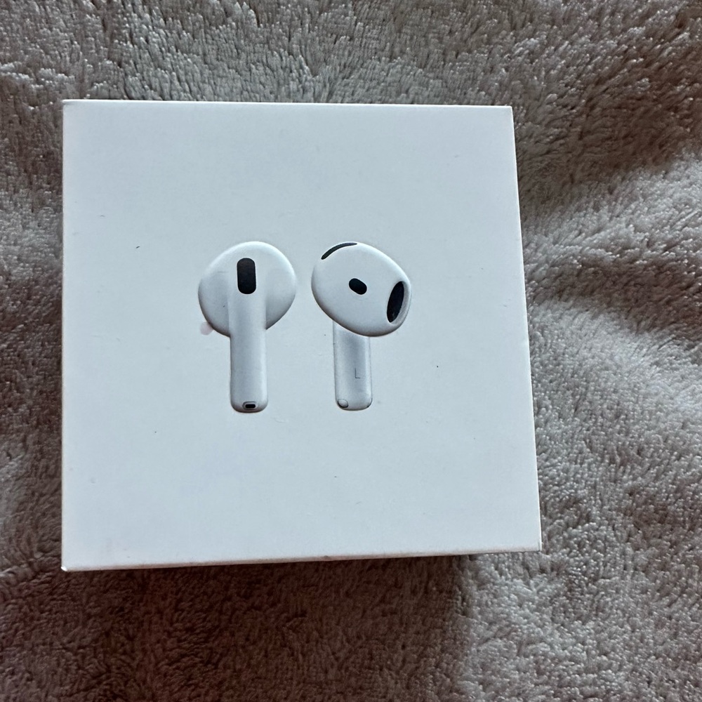 Apple airpots 4 box new ( box is empty)